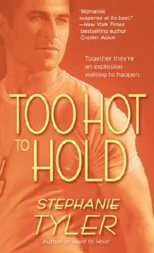 Too Hot to Hold: A Novel (Hold Trilogy Book 2) (English Edition)