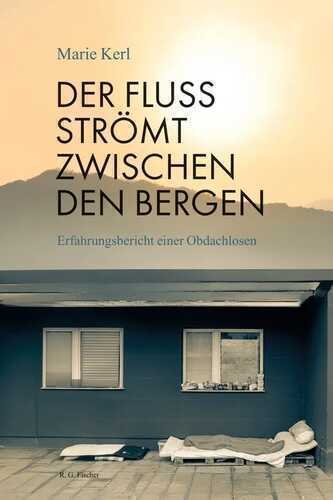 Der Fluss strömt zwischen den Bergen