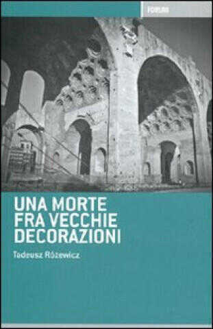morte tra vecchie decorazioni