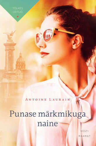 Punase märkmikuga naine